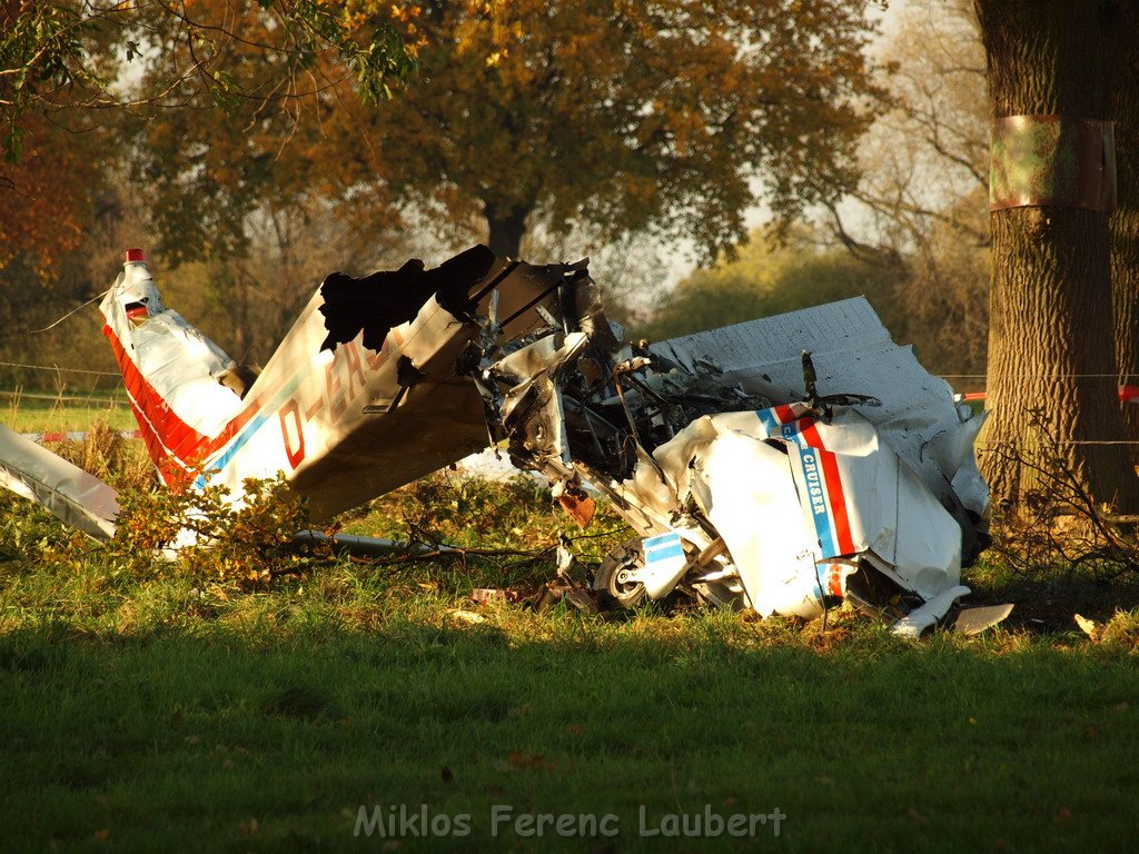 Kleinflugzeug abgestuerzt Sankt Augustin Meindorf P072.JPG